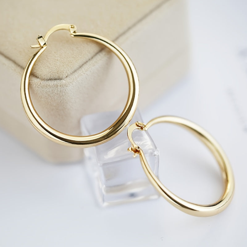 Circle-shaped earrings with simple design are suitable for women's daily casual wear